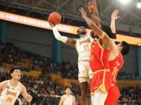 赛前山东男篮临场应变：欧篮联节点到来，管理层满意，更衣室氛围转暖的简单介绍