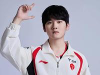 Rookie回归赛场，战术调整首场状态亮眼，中国队观众沸腾！的简单介绍