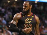 詹姆斯在利物浦比赛中高光表现，战术调整引发热议！的简单介绍