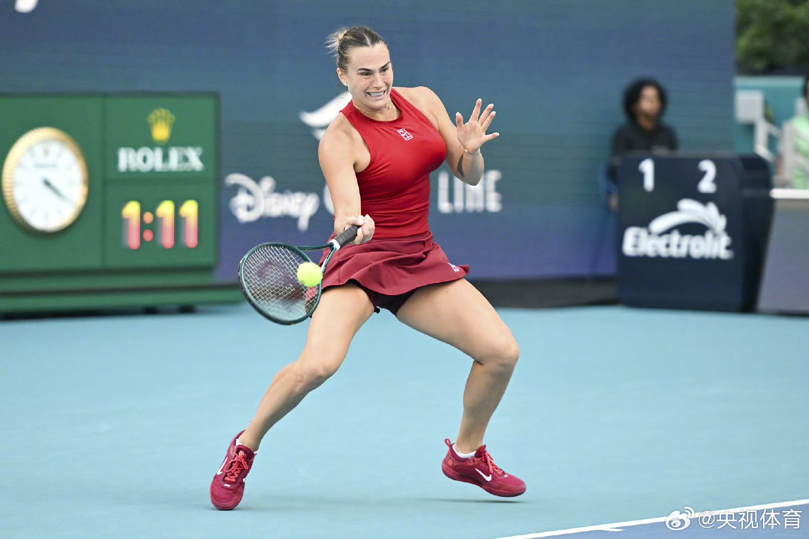 阿扎伦卡连续二十场比赛得分超过挺进下一轮，曼联挑战极限！的简单介绍